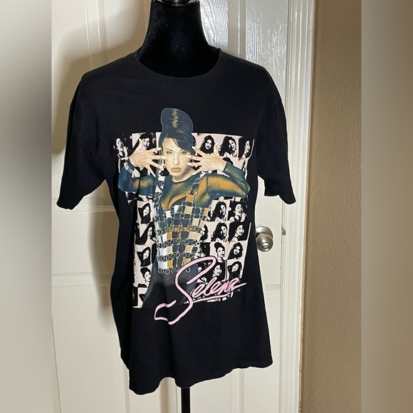 Selena T Shirt Singer Tejano Artist Music Graphic Tee Short Sleeve 100% Cotton L - Picture 1 of 10